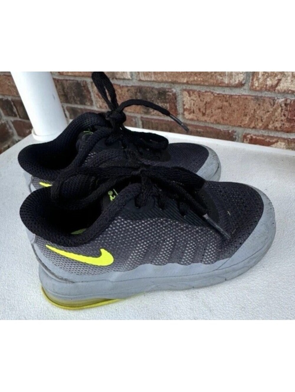 Nike Air Unisex Kids Gray/Black/Volt Lace-Up Mesh Sneakers US 6C